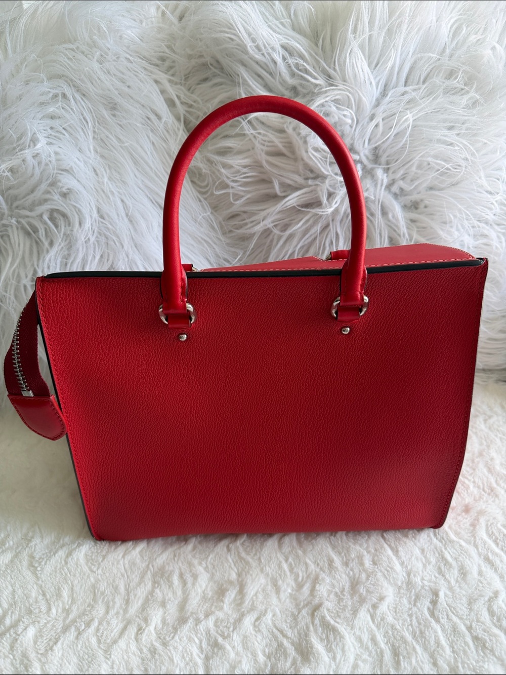 Limited Edition Carolina Herrera Red Leather Patch Appliqué Top Handle Tote Bag - Picture 9 of 9